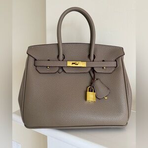 Elegant Tan Leather Handbag